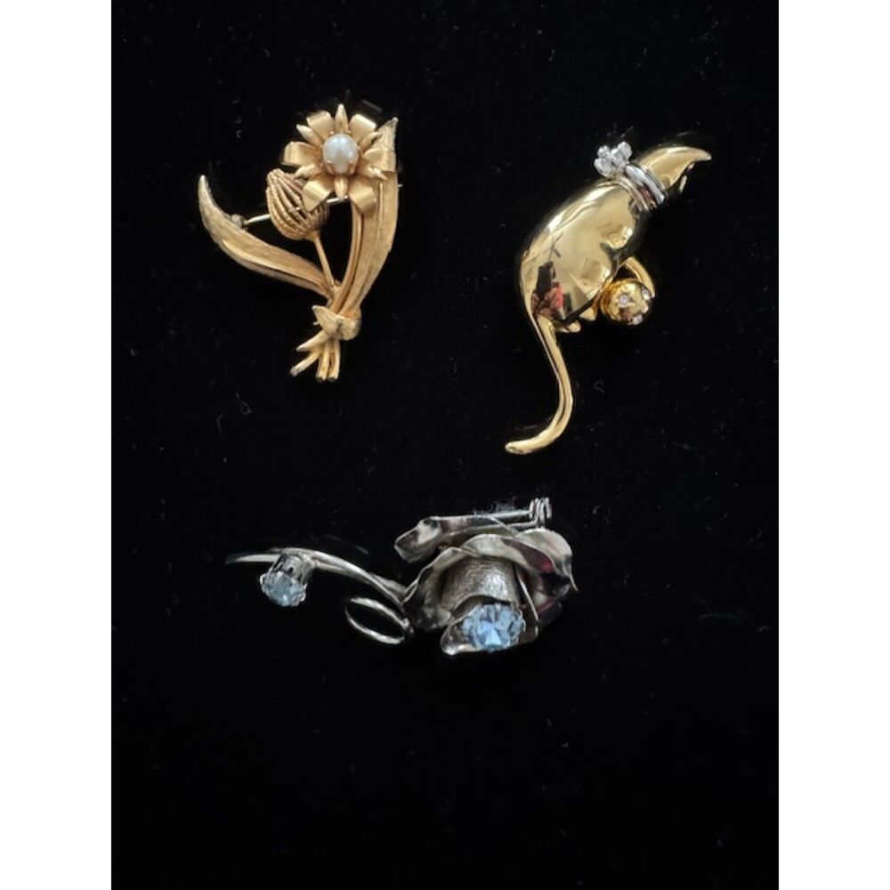 Lot of 3 vintage brooches in excellent condition.